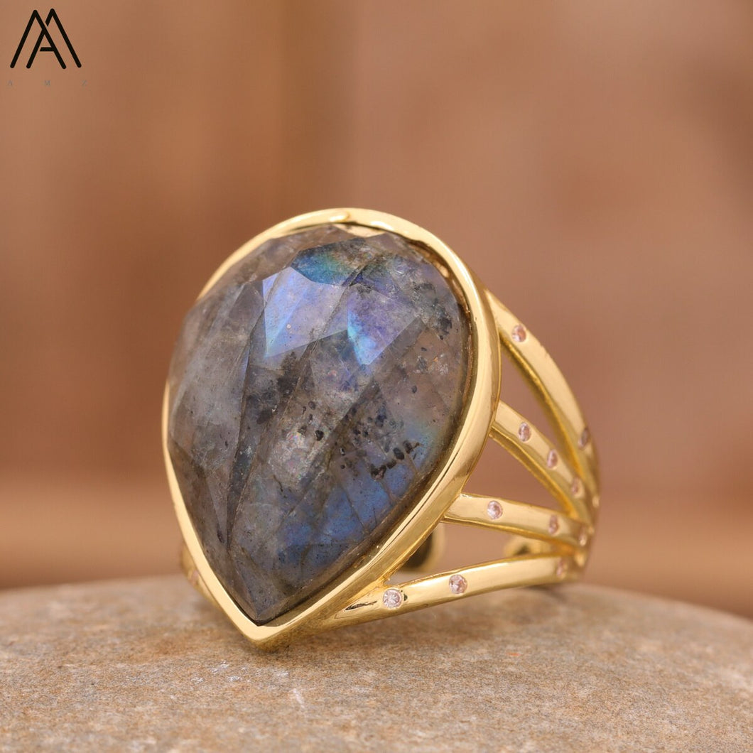 Affluent Teardrop Stone Ring